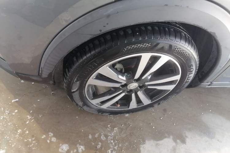 Used Nissan Kicks 2017 1.5L CVT Smart Edition Left Front Wheel Hub