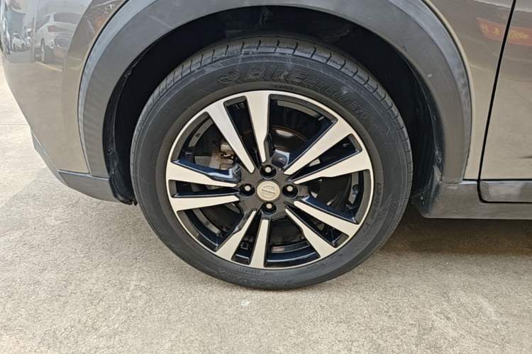 Used Nissan Kicks 2017 1.5L CVT Smart Drive Edition Left Front Wheel Hub