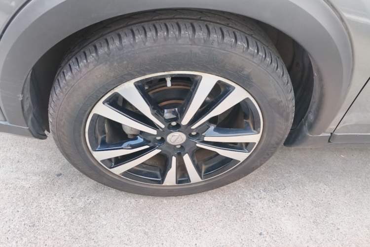 Used Nissan Kicks 2017 1.5L CVT Smart Drive Edition Left Front Wheel Hub
