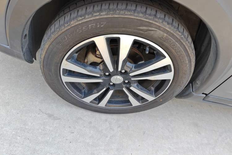 Used Nissan Kicks 2017 1.5L CVT Smart Edition Left Front Wheel Hub