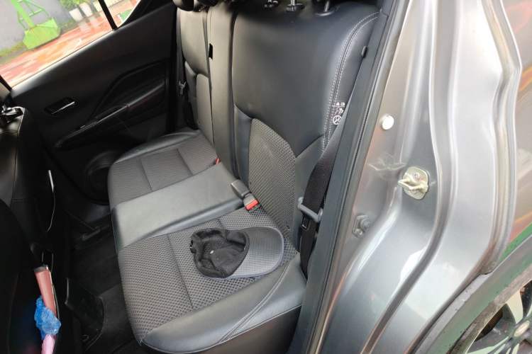 Used Nissan Kicks 2017 1.5L CVT Smart Drive Edition Left Rear Seat
