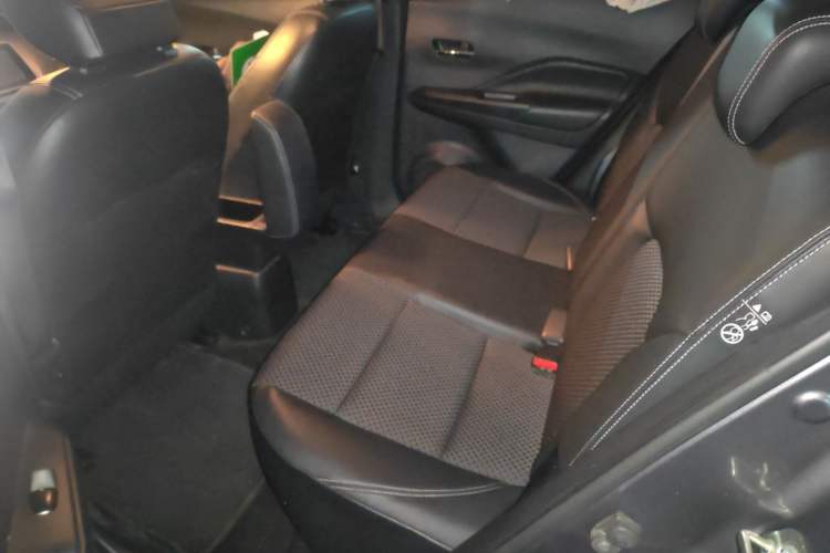Used Nissan Kicks 2017 1.5L CVT Smart Drive Edition Left Rear Seat