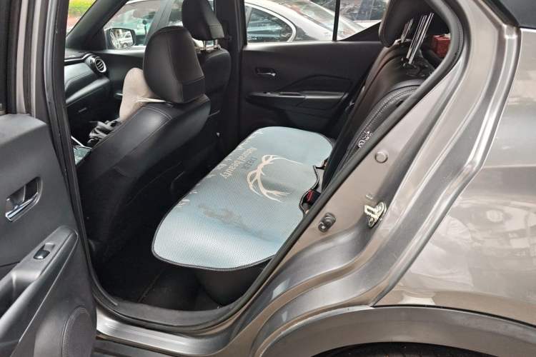 Used Nissan Kicks 2017 1.5L CVT Smart Drive Edition Left Rear Seat