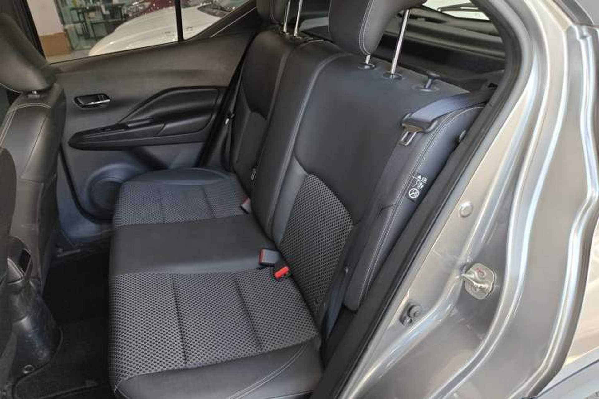 Used Nissan Kicks 2017 1.5L CVT Smart Drive Edition Left Rear Seat