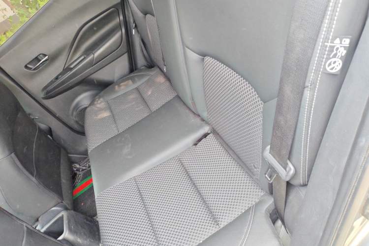 Used Nissan Kicks 2017 1.5L CVT Smart Drive Edition Left Rear Seat