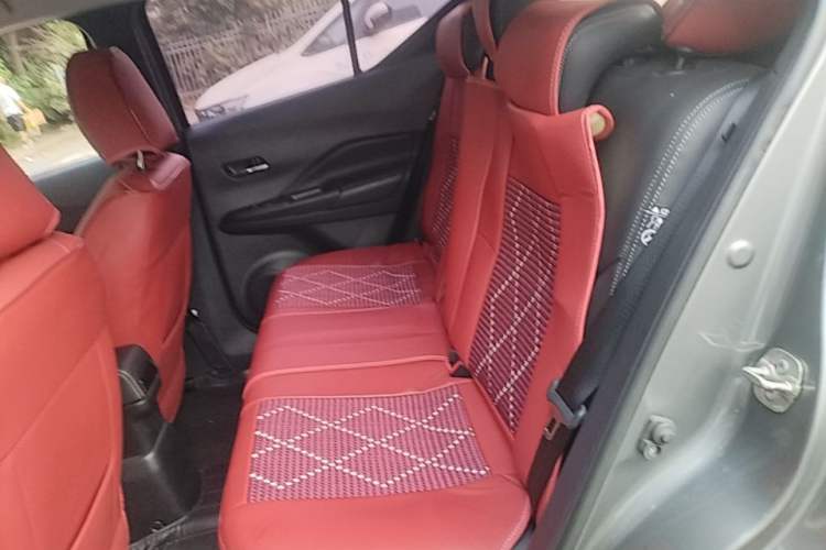 Used Nissan Kicks 2017 1.5L CVT Smart Edition Left Rear Seat