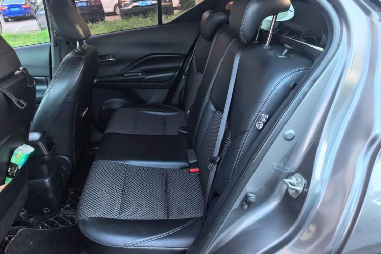 Used Nissan Kicks 2017 1.5L CVT Smart Drive Edition Left Rear Seat