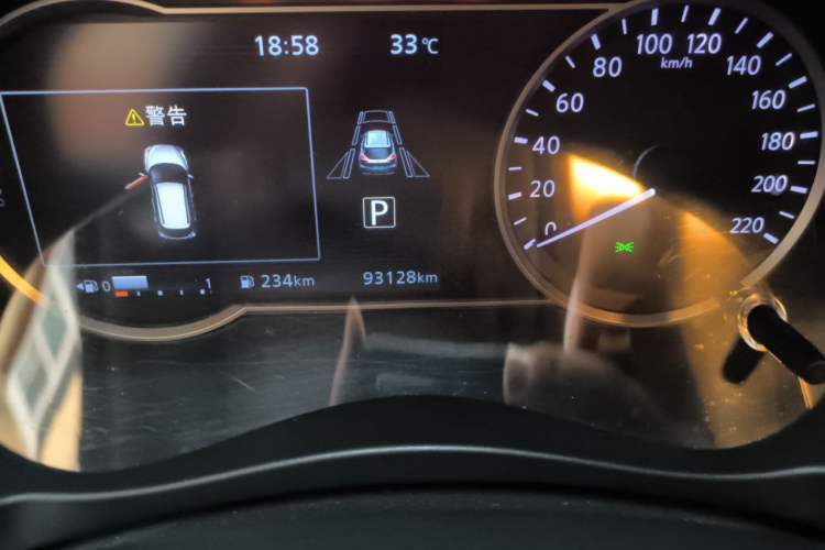 Used Nissan Kicks 2017 1.5L CVT Smart Edition Odometer Close Up