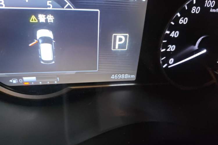 Used Nissan Kicks 2017 1.5L CVT Smart Drive Edition Odometer Close Up