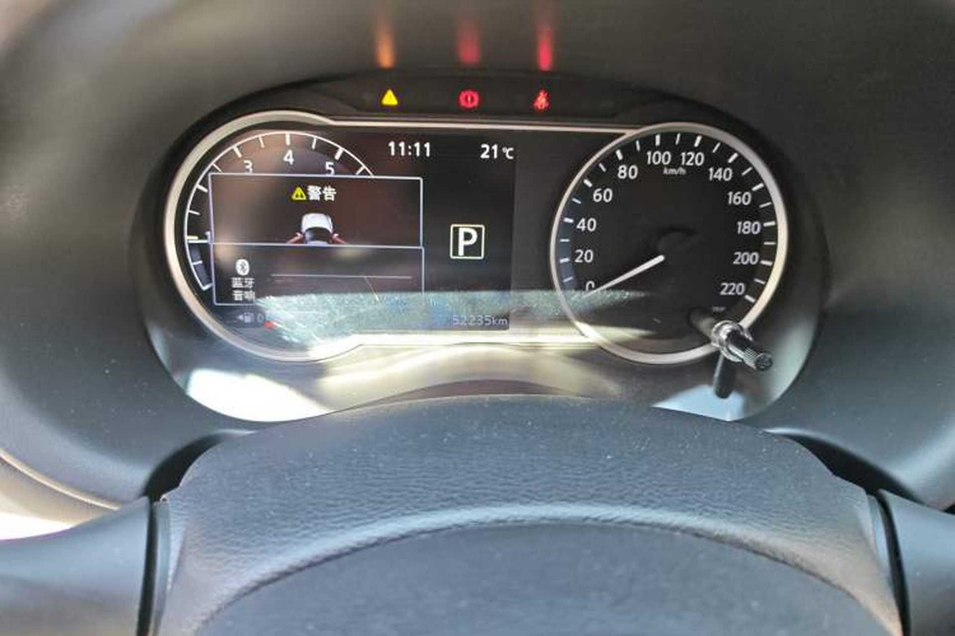 Used Nissan Kicks 2017 1.5L CVT Smart Drive Edition Odometer Close Up