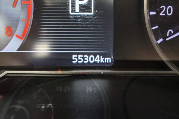 Used Nissan Kicks 2017 1.5L CVT Smart Drive Edition Odometer Close Up