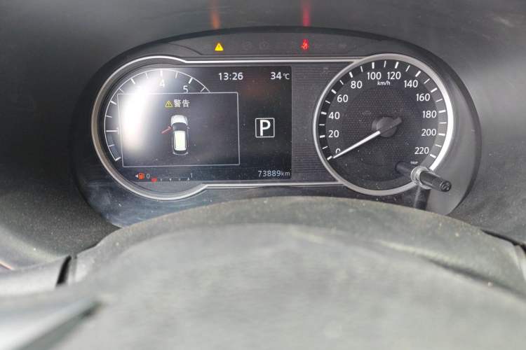 Used Nissan Kicks 2017 1.5L CVT Smart Drive Edition Odometer Close Up
