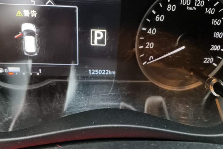 Used Nissan Kicks 2017 1.5L CVT Smart Drive Edition Odometer Close Up