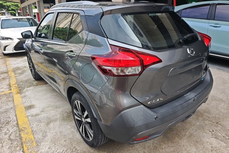 Used Nissan Kicks 2017 1.5L CVT Smart Drive Edition Rear Left 45 Deg