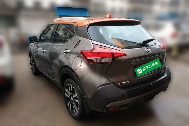 Used Nissan Kicks 2017 1.5L CVT Smart Drive Edition Rear Left 45 Deg