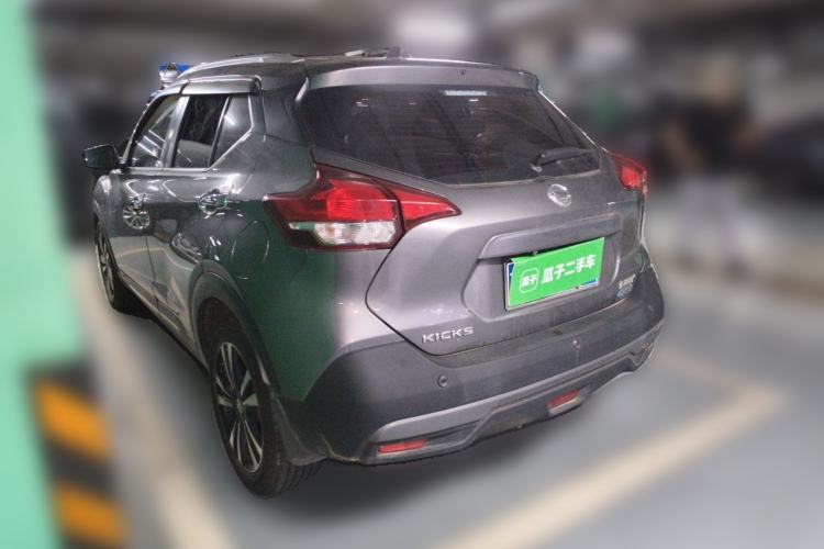 Used Nissan Kicks 2017 1.5L CVT Smart Drive Edition Rear Left 45 Deg