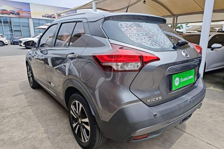 Used Nissan Kicks 2017 1.5L CVT Smart Drive Edition Rear Left 45 Deg