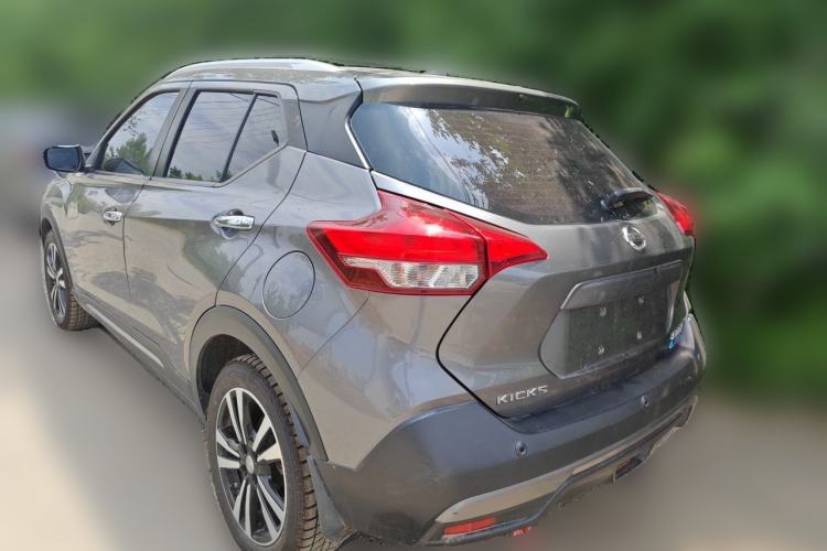Used Nissan Kicks 2017 1.5L CVT Smart Drive Edition Rear Left 45 Deg