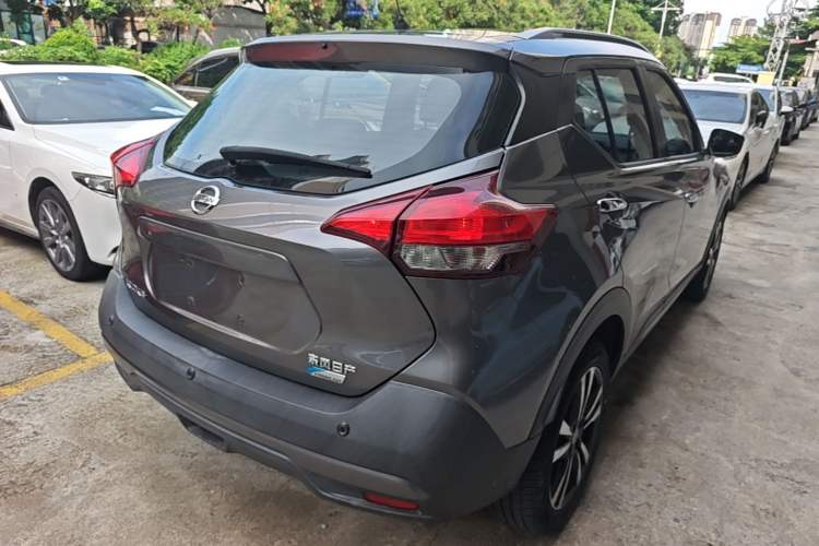 Used Nissan Kicks 2017 1.5L CVT Smart Drive Edition Rear Right 45 Deg