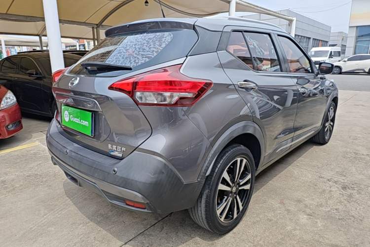 Used Nissan Kicks 2017 1.5L CVT Smart Drive Edition Rear Right 45 Deg