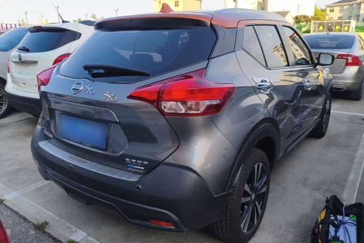 Used Nissan Kicks 2017 1.5L CVT Smart Drive Edition Rear Right 45 Deg