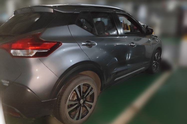 Used Nissan Kicks 2017 1.5L CVT Smart Drive Edition Rear Right 45 Deg