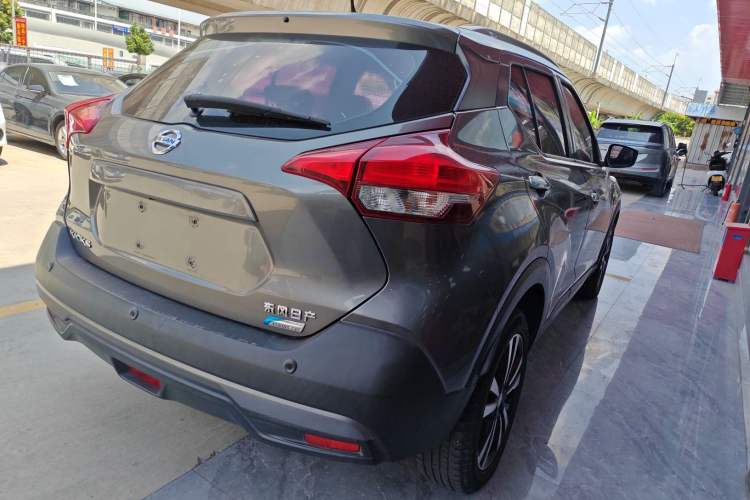 Used Nissan Kicks 2017 1.5L CVT Smart Edition Rear Right 45 Deg