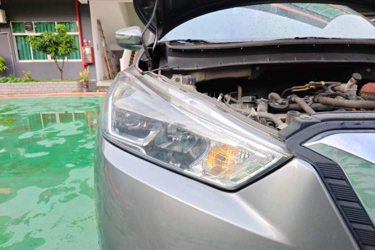 Used Nissan Kicks 2017 1.5L CVT Smart Drive Edition Right Front Headlight