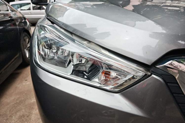 Used Nissan Kicks 2017 1.5L CVT Smart Drive Edition Right Front Headlight