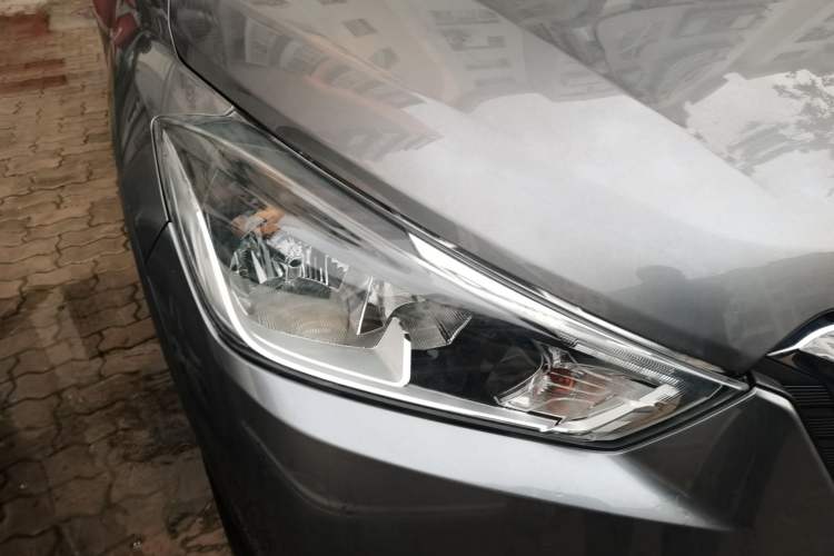 Used Nissan Kicks 2017 1.5L CVT Smart Drive Edition Right Front Headlight