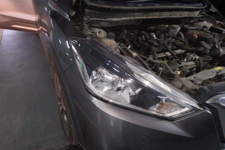 Used Nissan Kicks 2017 1.5L CVT Smart Drive Edition Right Front Headlight