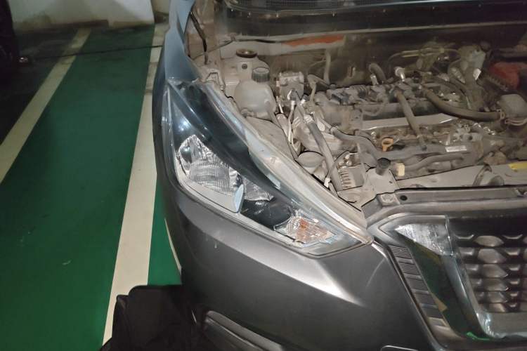 Used Nissan Kicks 2017 1.5L CVT Smart Drive Edition Right Front Headlight