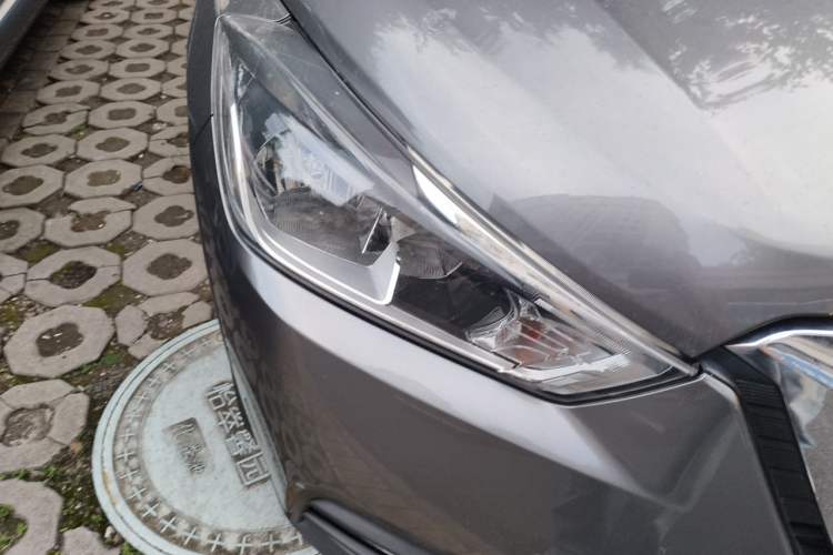 Used Nissan Kicks 2017 1.5L CVT Smart Drive Edition Right Front Headlight