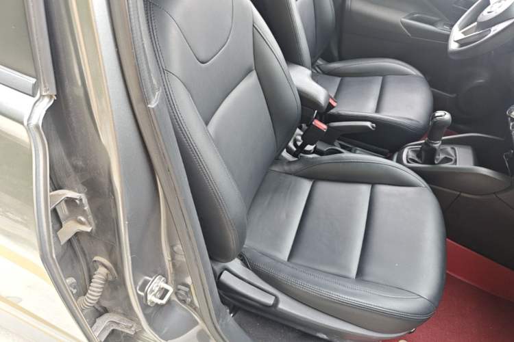 Used Nissan Kicks 2017 1.5L Manual Cool Dynamic Edition Right Front Seat