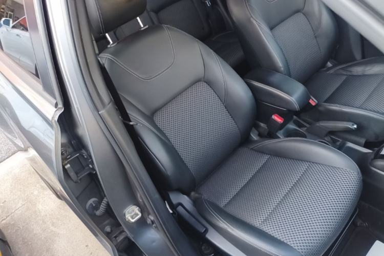 Used Nissan Kicks 2017 1.5L CVT Smart Drive Edition Right Front Seat