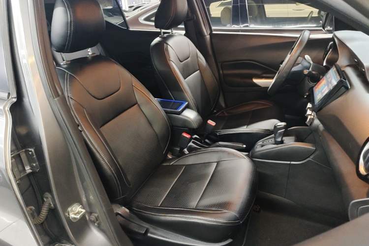 Used Nissan Kicks 2017 1.5L CVT Cool Enjoy Edition Right Front Seat