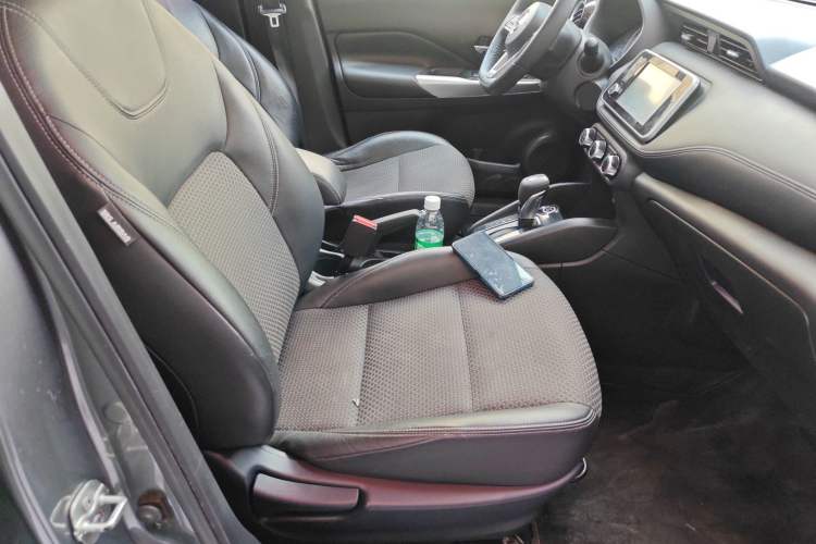 Used Nissan Kicks 2017 1.5L CVT Smart Edition Right Front Seat