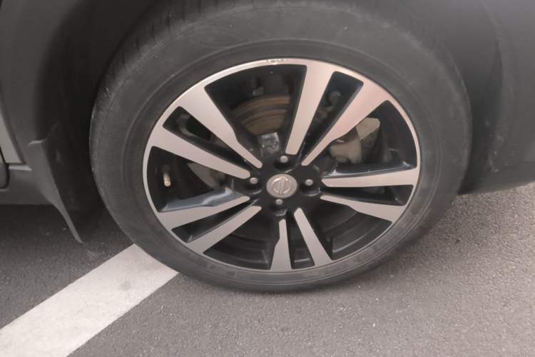 Used Nissan Kicks 2017 1.5L CVT Smart Edition Right Front Wheel Hub