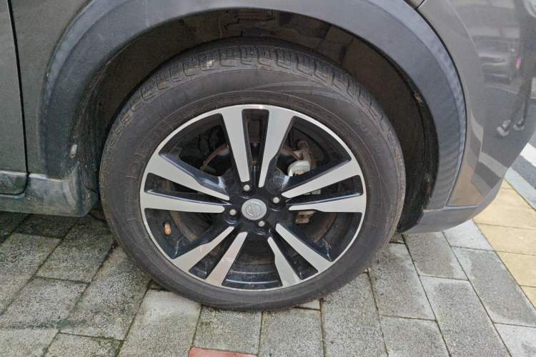 Used Nissan Kicks 2017 1.5L CVT Smart Drive Edition Right Front Wheel Hub