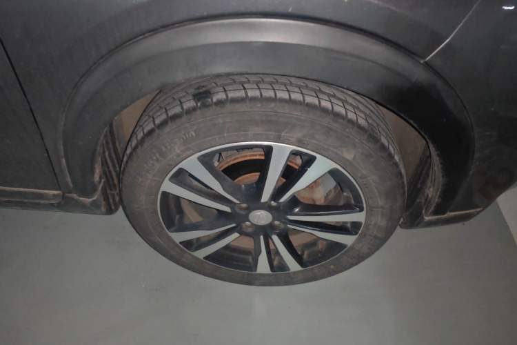 Used Nissan Kicks 2017 1.5L CVT Smart Drive Edition Right Front Wheel Hub