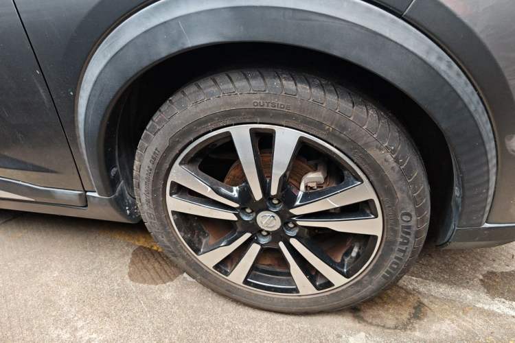 Used Nissan Kicks 2017 1.5L CVT Smart Drive Edition Right Front Wheel Hub