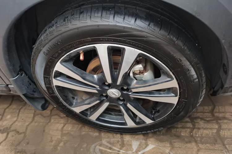 Used Nissan Kicks 2017 1.5L CVT Smart Drive Edition Right Front Wheel Hub