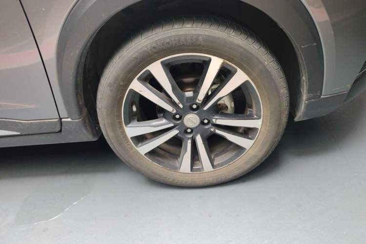 Used Nissan Kicks 2017 1.5L CVT Cool Enjoy Edition Right Front Wheel Hub