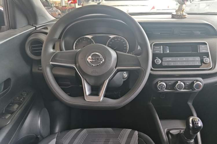 Used Nissan Kicks 2017 1.5L Manual Cool Dynamic Edition Steering Wheel