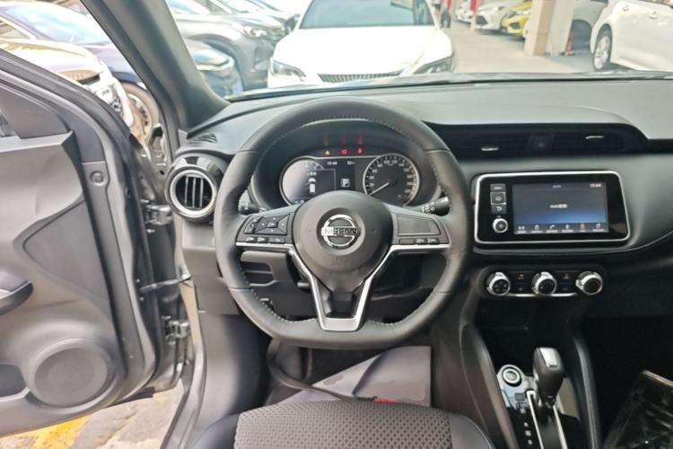 Used Nissan Kicks 2017 1.5L CVT Smart Drive Edition Steering Wheel