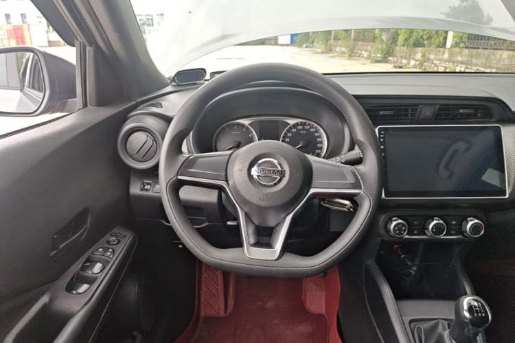 Used Nissan Kicks 2017 1.5L Manual Cool Dynamic Edition Steering Wheel