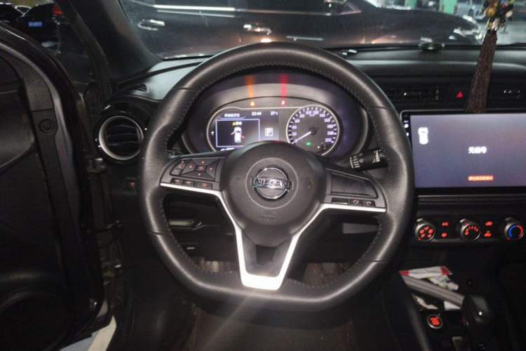 Used Nissan Kicks 2017 1.5L CVT Smart Drive Edition Steering Wheel