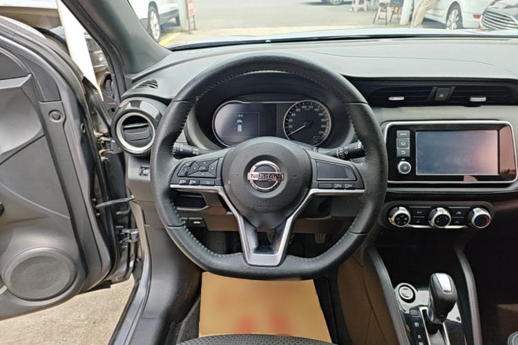 Used Nissan Kicks 2017 1.5L CVT Smart Drive Edition Steering Wheel