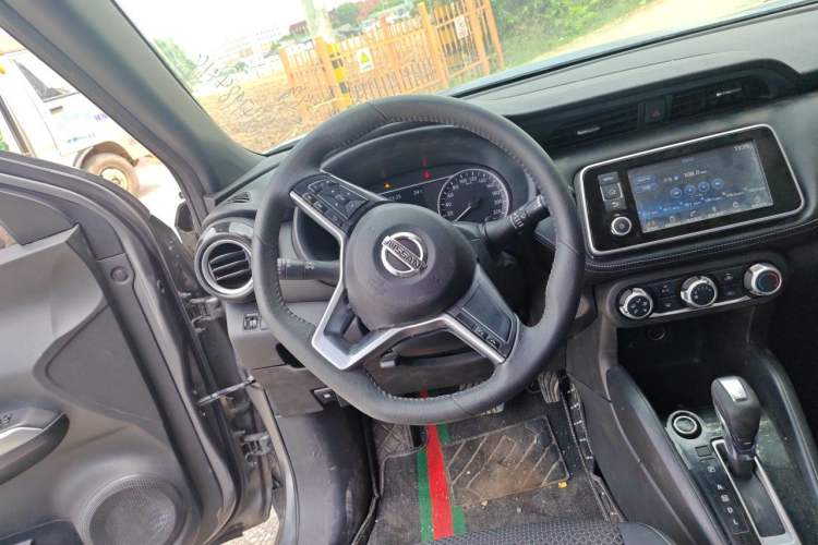 Used Nissan Kicks 2017 1.5L CVT Smart Drive Edition Steering Wheel