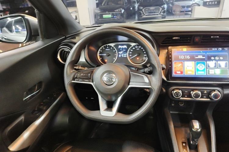 Used Nissan Kicks 2017 1.5L CVT Cool Enjoy Edition Steering Wheel